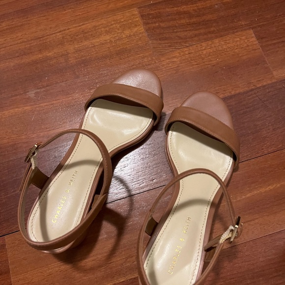 Charles & Keith low heel sandals - Picture 2 of 2